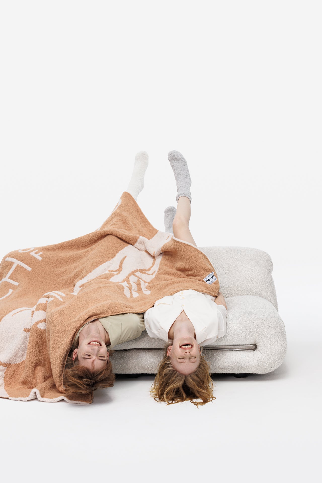 The Main Differences Between a Throw vs a Blanket - Touchofgod.co