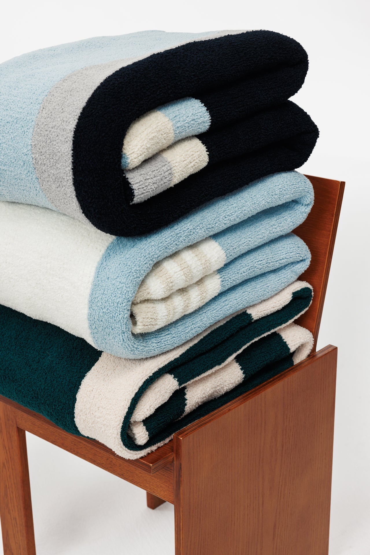 Throw Blanket Size Guide: Which One is The Perfect One For You? - Touchofgod.co